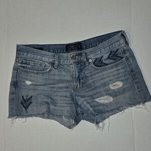 Lucky Brand Boho Embroidered Arrow Distressed Light Wash Jean Shorts size 8 / 29